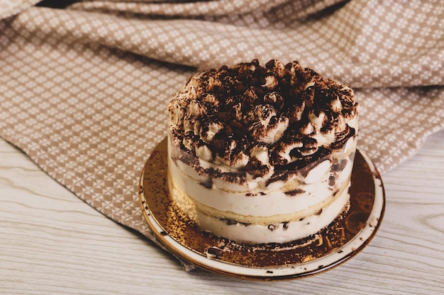 Vorstand mit leckerem Kuchen auf dem Tisch