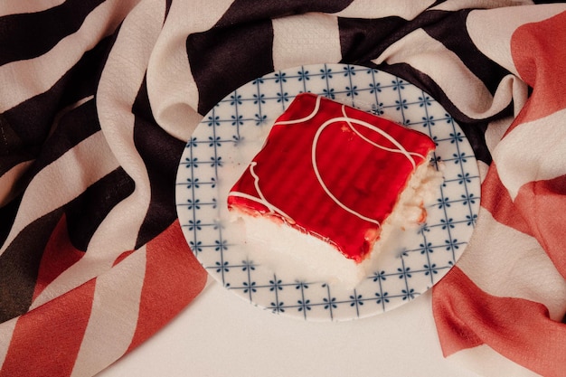 Vorstand mit leckerem Kuchen auf dem Tisch