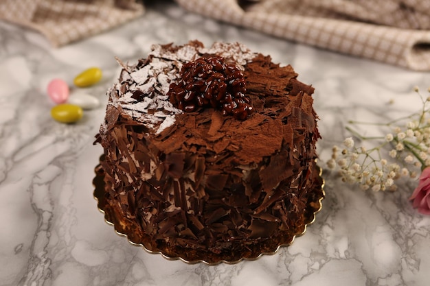 Vorstand mit leckerem Kuchen auf dem Tisch