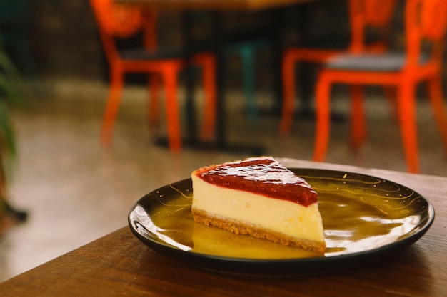 Vorstand mit leckerem Kuchen auf dem Tisch