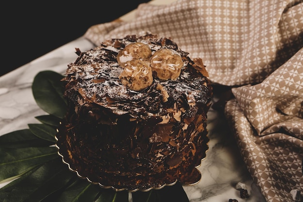 Vorstand mit leckerem Kuchen auf dem Tisch