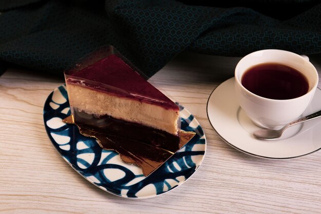 Vorstand mit leckerem Kuchen auf dem Tisch