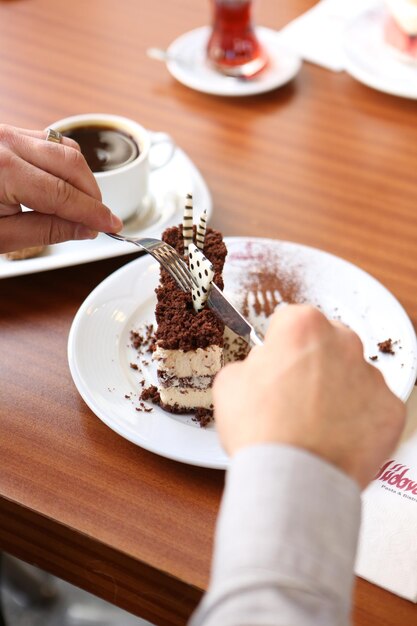 Foto vorstand mit leckerem kuchen auf dem tisch