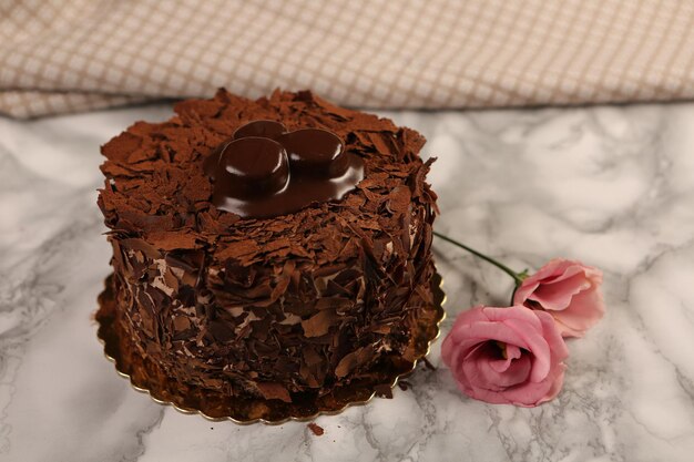 Vorstand mit leckerem Kuchen auf dem Tisch