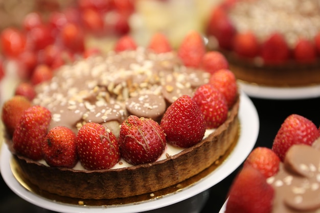 Vorstand mit leckerem Kuchen auf dem Tisch