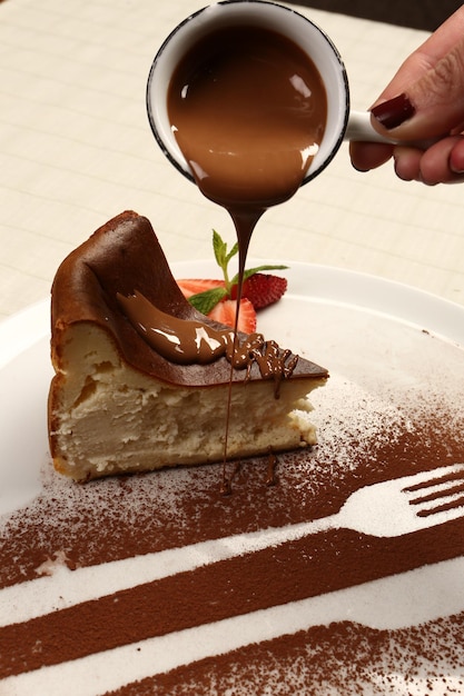 Vorstand mit leckerem Kuchen auf dem Tisch