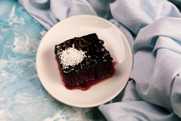 Vorstand mit leckerem Kuchen auf dem Tisch