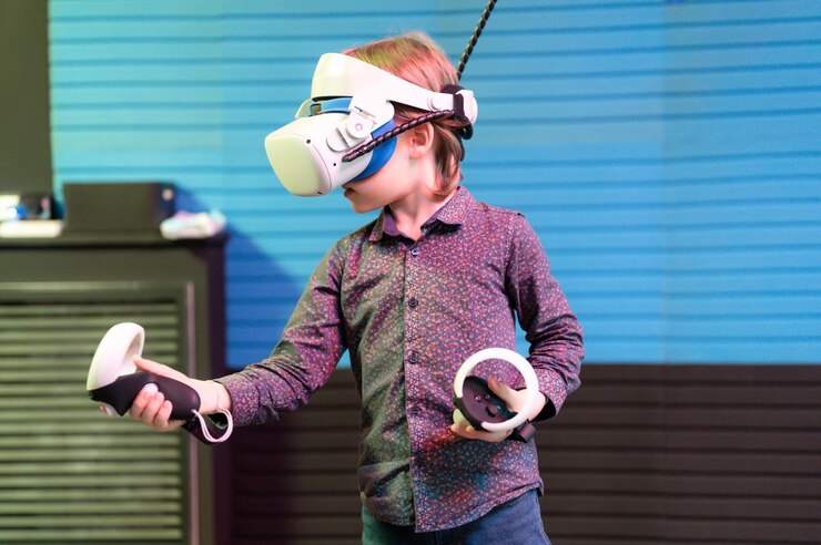 Foto vr-spiel und virtuelle realität kind junge gamer spaß beim spielen auf futuristischen simulation-video-schießspiel