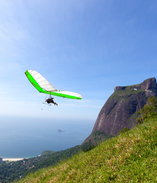 Vuelo sin motor en la hermosa piedra, Río de Janeiro.