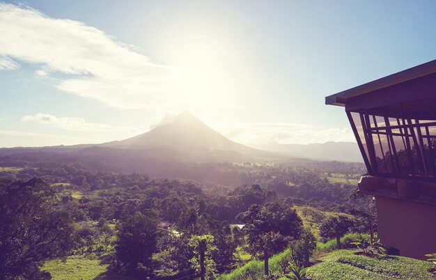 Vulcão arenal cênico na costa rica, américa central