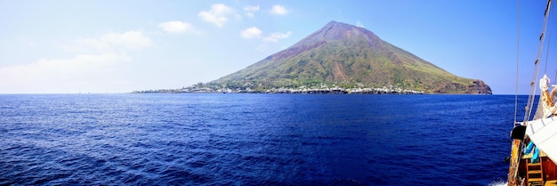 Vulcão Stromboli ativo em ilhas eólias