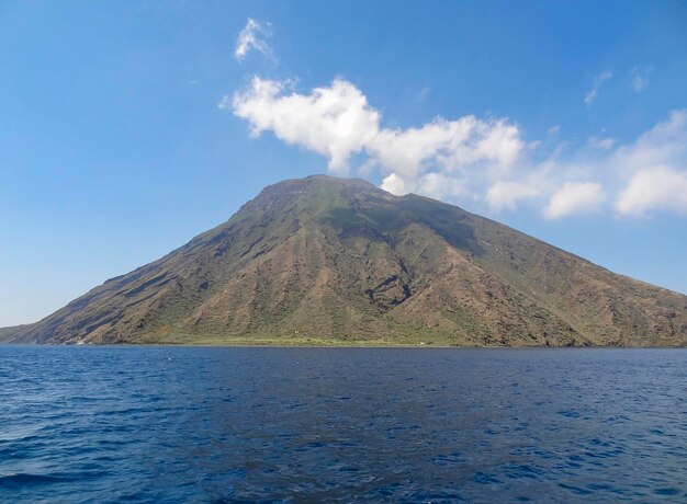 Foto vulcão stromboli