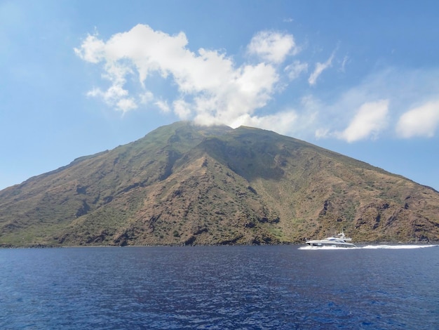 Foto vulcão stromboli