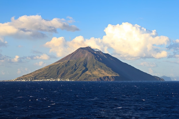 Vulkaninsel Stromboli im Mittelmeer Sizilien Italien