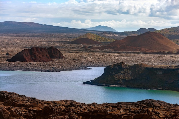 Vulkanische Lavafelder auf der Insel San Salvador Galapagos-Inseln