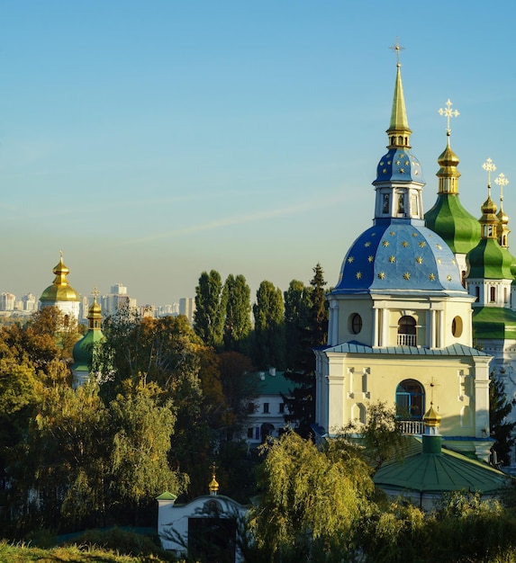 Foto vydubychi-kloster, historisches wahrzeichen von kiew, der hauptstadt der ukraine