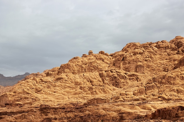 Foto wadi disah, cañón de al shaq, arabia saudita