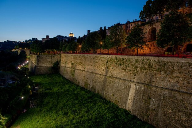 Wände aus Bergamo