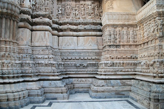 Wände des Jagdish-Tempels in Udaipur, Indien