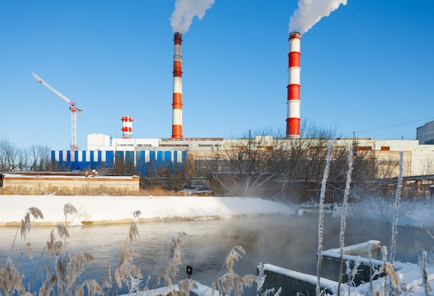 Wärmekraftwerk im Winter