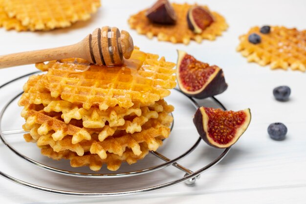 Wafers com palito de mel e figos