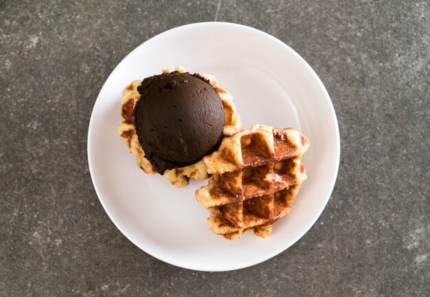 Waffel mit Schokoladeneis