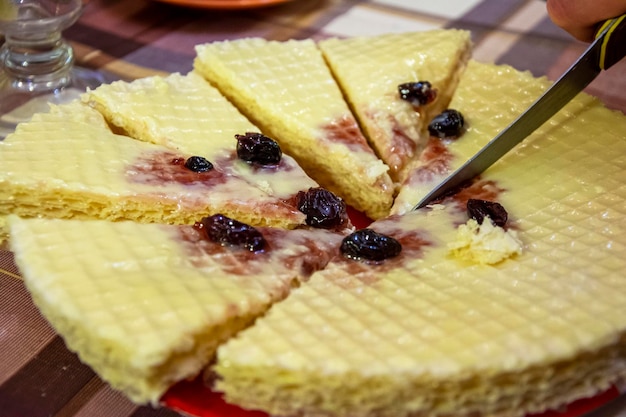 Waffelkuchen mit Kondensmilch und Butter Hausgemachter Kuchen