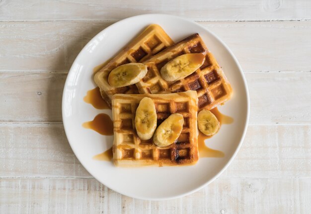 waffle de banana com caramelo