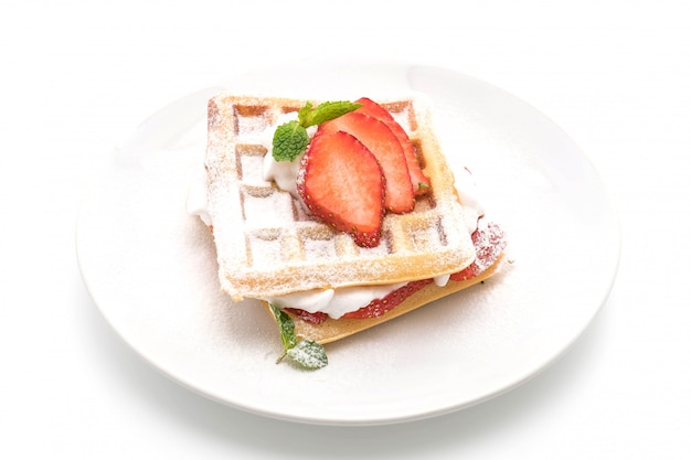 waffle con fresa en blanco