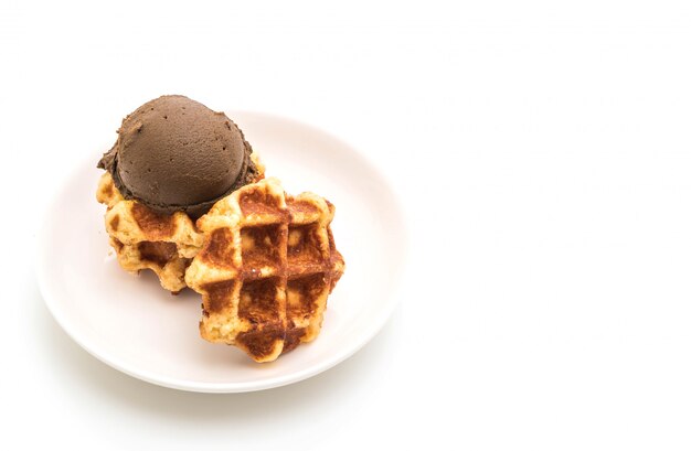 waffle con helado de chocolate