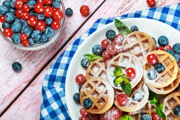 Waffles con bayas frescas