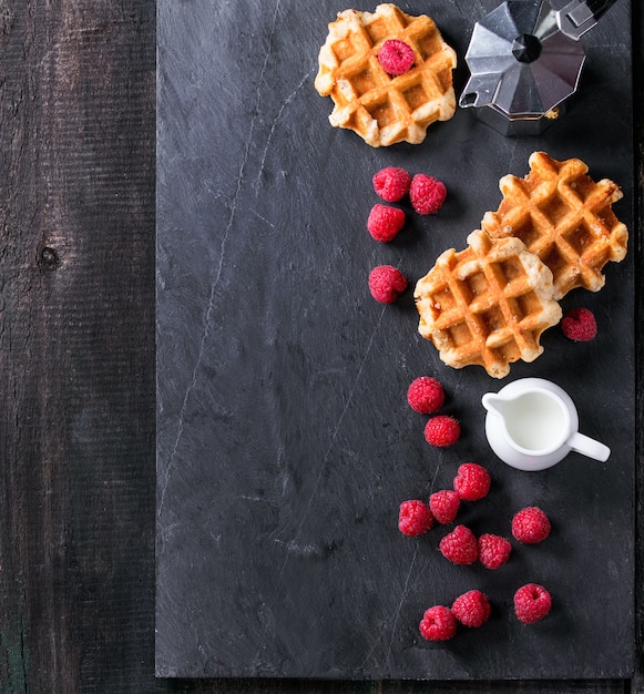 Waffles belgas con frambuesas