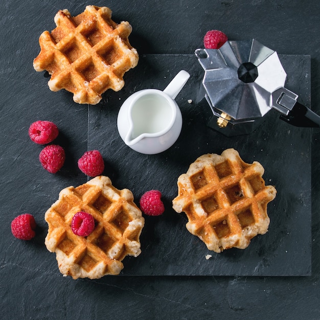 Waffles belgas con frambuesas