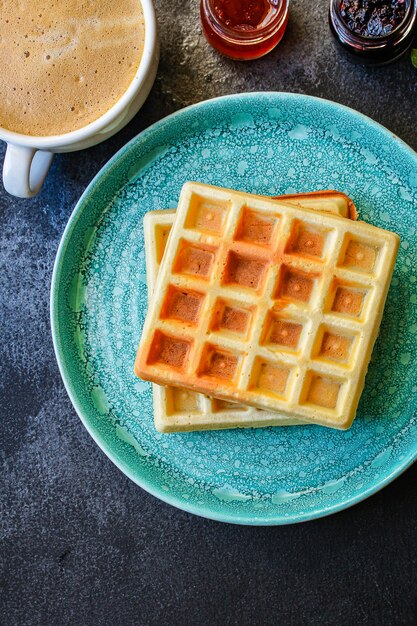 Waffles belgas o americanos delicioso plato dulce, postre