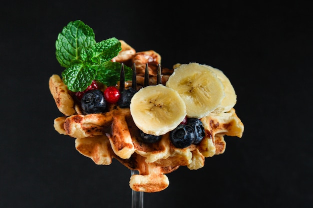 Waffles belgas ou americanos delicioso prato doce