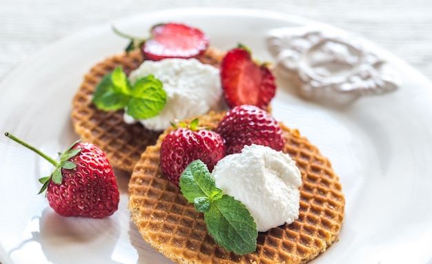 Waffles belgas con ricotta y fresas