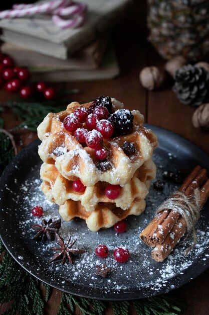 Waffles com amoras e groselhas, doces de Natal