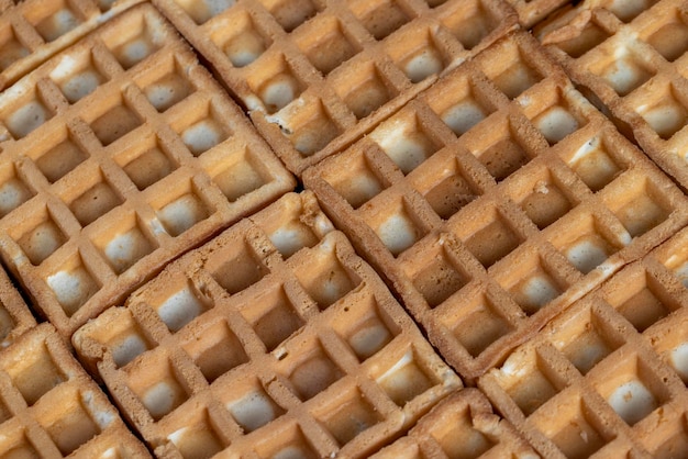 Waffles doces macios na mesa close-up