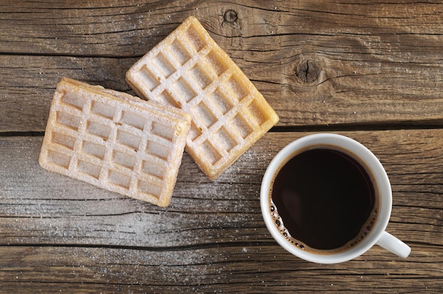 Waffles e xícara de café