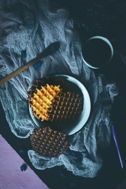 Waffles con glaseado de chocolate con café