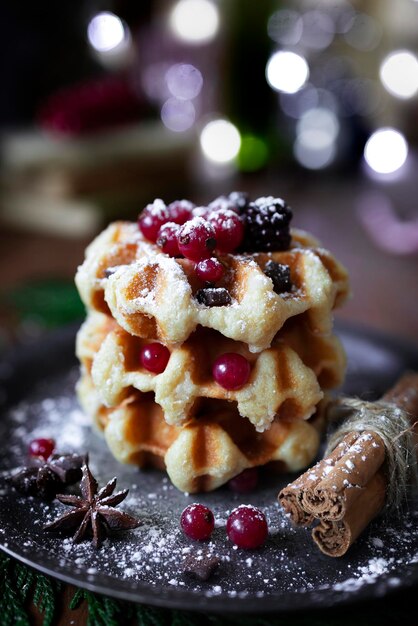 Waffles con moras y grosellas Dulces navideños