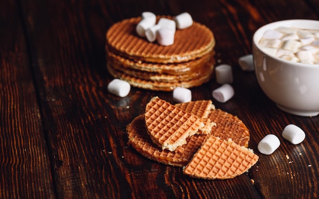 Waffles de Sirope y Cacao Caliente con Malvavisco