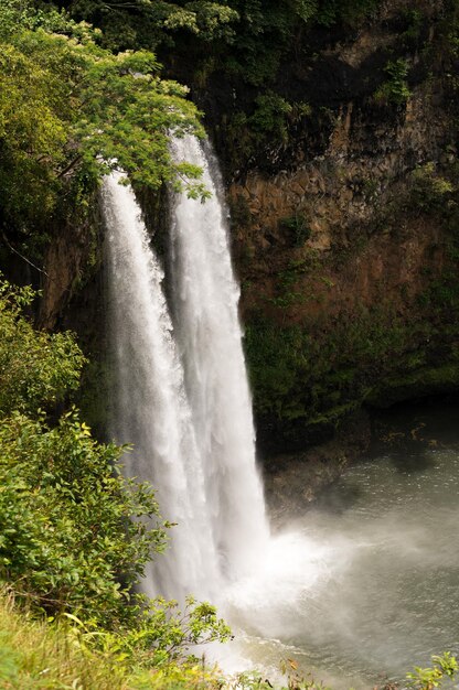 Wailua Falls en la isla hawaiana de Kauai