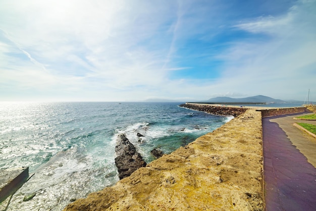 Wand durch das Meer in Alghero-Promenade Italien