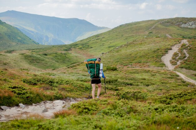 Wanderer auf der Bergspitze