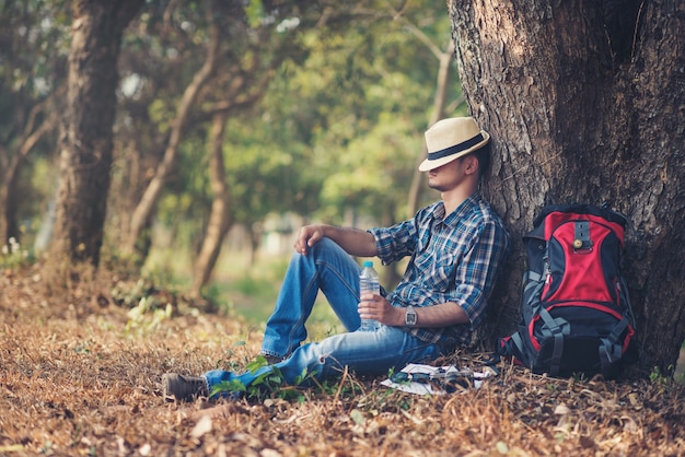 Wanderer, der in der Reise schläft, reisen