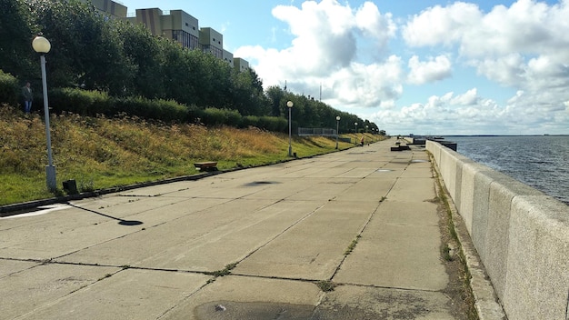 Wandergebiete und Dekoration des nördlichen Damms der Dwina. Stadt Archangelsk, Russland.