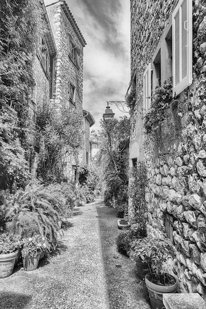 Wandern in den malerischen Straßen von SaintPauldeVence Côte d'Azur Frankreich