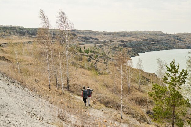 Wandern rund um den Steinbruch im Frühjahr