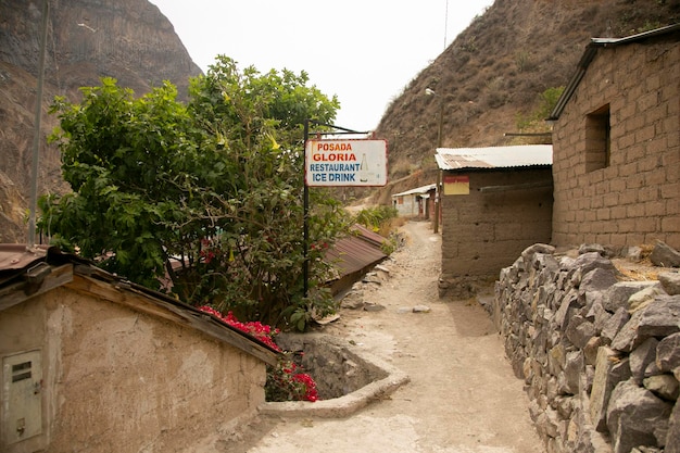 Wandern Sie durch den Colca Canyon und folgen Sie der Route von Cabanaconde zur Oase